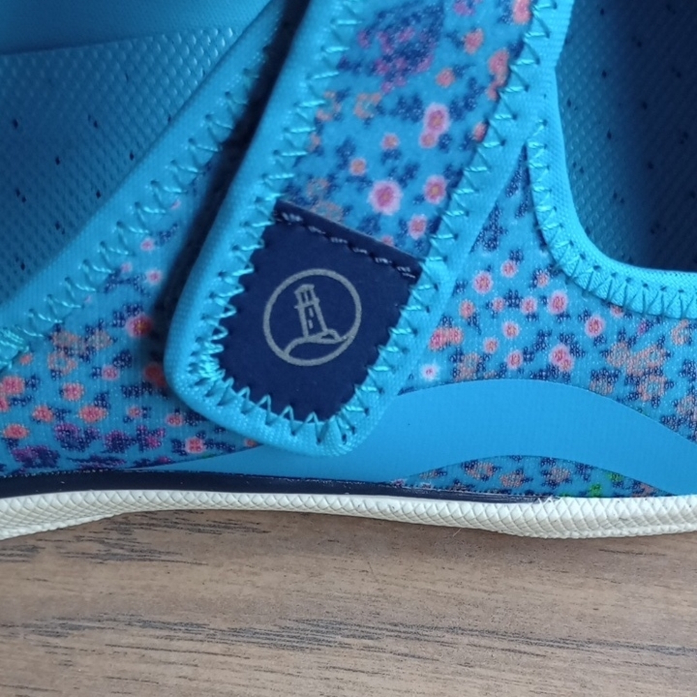 Lands' End‎ Blue Sneakers with Textured Strap - Picture 8 of 10